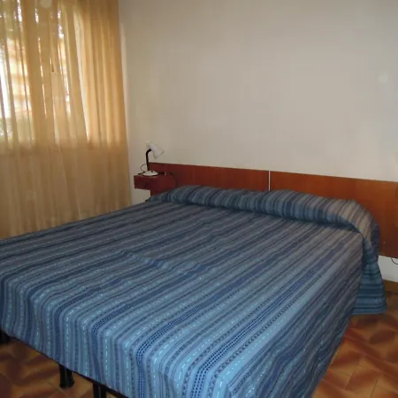 Cozy Two-bedroom 500m From The Sea