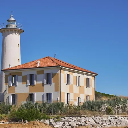 Cozy Two-bedroom 500m From The Sea